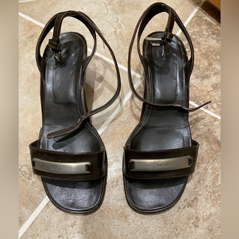 PRADA ✨vintage ✨ brown w silver leather kitten heel sandals